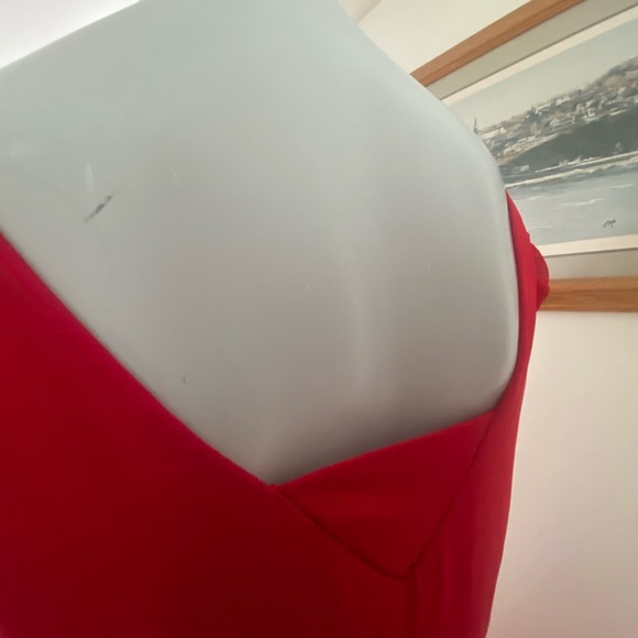 Beautiful red dress - Picture 4 of 5